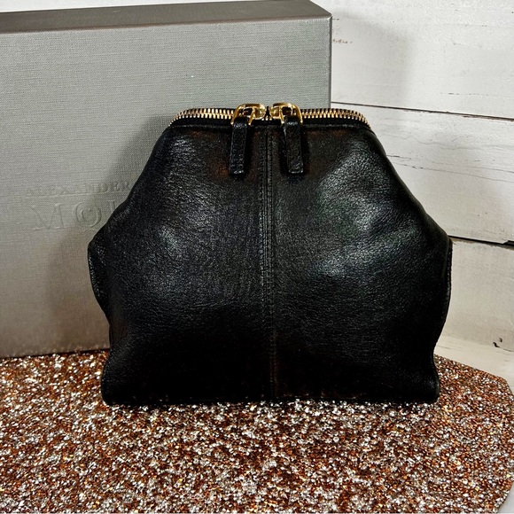 Alexander McQueen Mini Black Leather Mantra Clutch - Picture 3 of 10